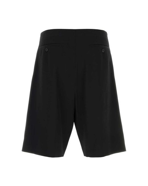 The Row Sayed Short in het Black