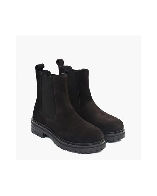 Emanuélle Vee Black Chelsea Boots