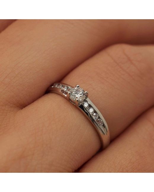 Isabel Bernard Saint Germain Estee Ring in het White