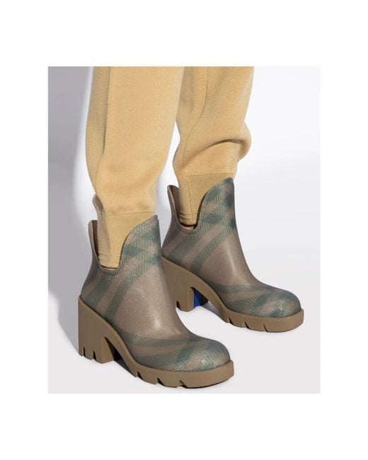 Rain Boots di Burberry in Brown