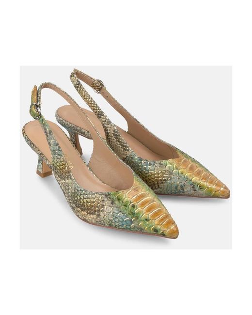 Alma En Pena. Metallic Pumps