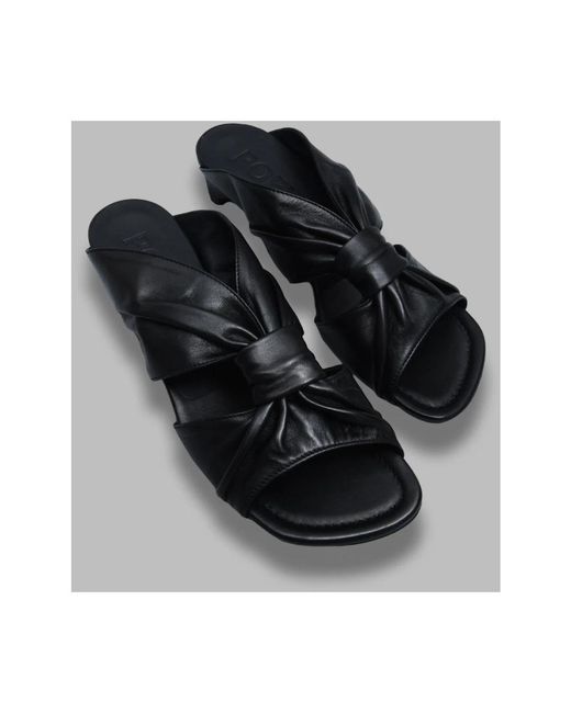 Poeve Adele Mules in het Black
