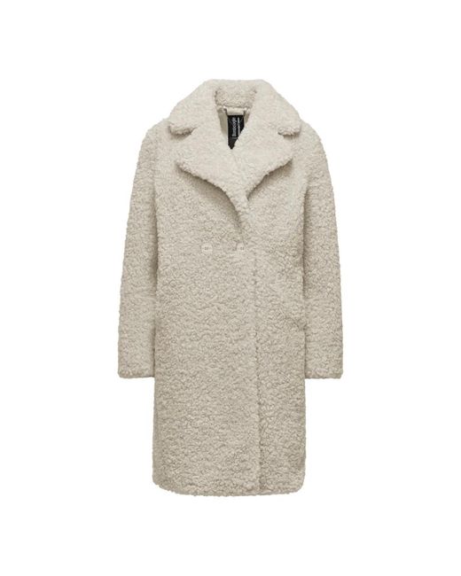 Cappotto in sherpa con effetto riccio e rever di Bomboogie in Natural