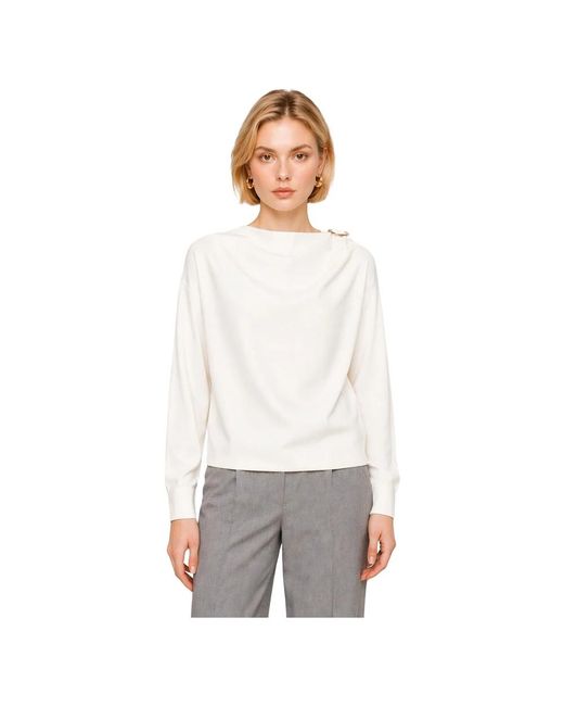 Kocca White Bluse Mit Rundhalsausschnitt Und Schulterbrosche