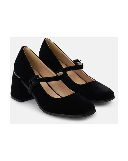 Alma En Pena. Black Pumps