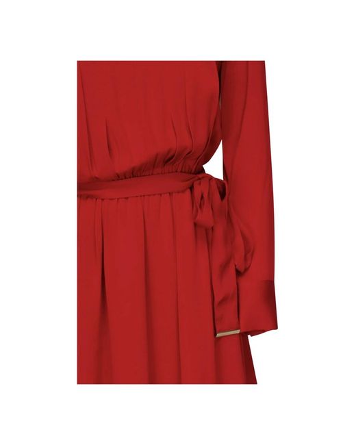 Guess Red Rotes Viskosekleid Mit V-Ausschnitt