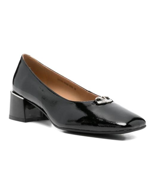 Linda Baumann Black Pumps