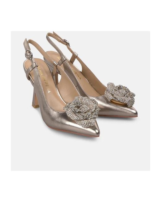 Alma En Pena. Metallic Pumps