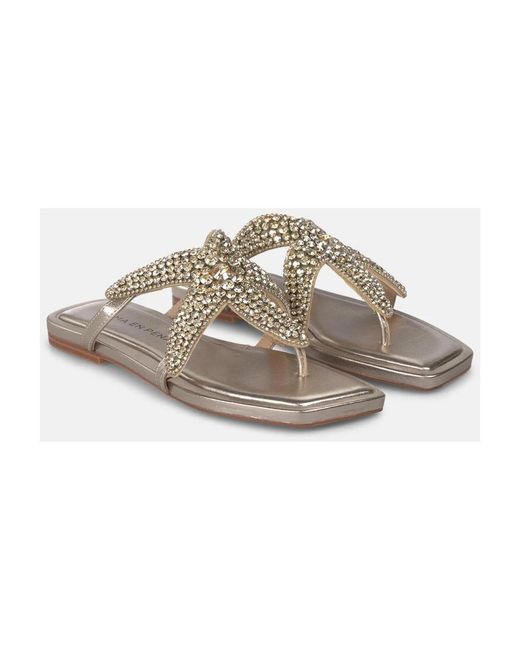Alma En Pena. Brown Flip Flops