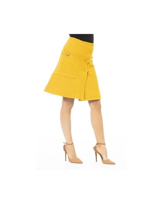 Short Skirts Jacob Cohen de color Yellow