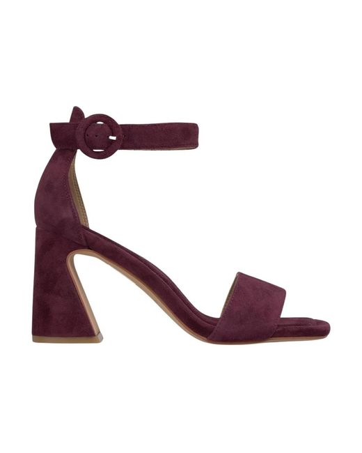 Alma En Pena. Purple High Heel Sandals