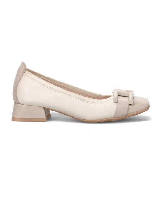 Hispanitas White Pumps