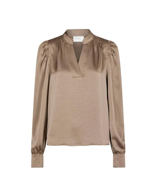 Neo Noir Natural Blouses