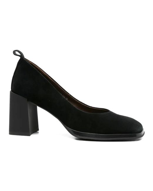 Linda Baumann Black Pumps