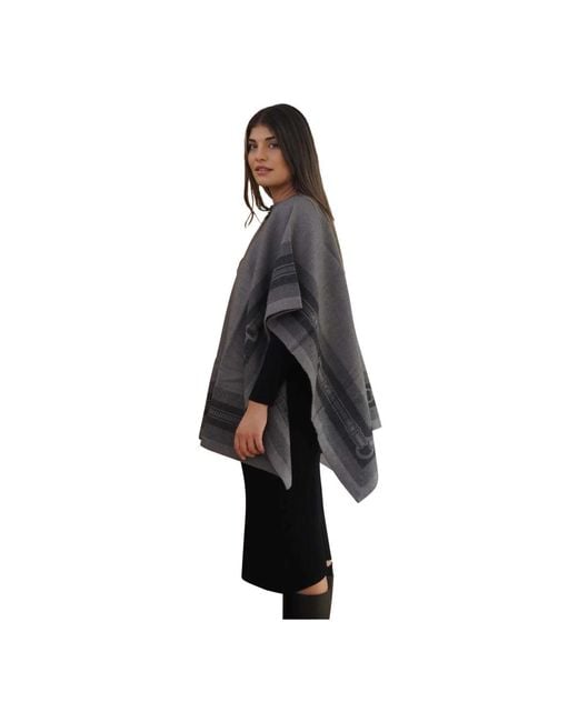 Capes Ralph Lauren de color Gray