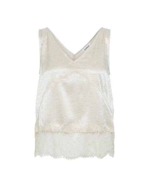 Sleeveless Tops Soaked In Luxury de color White
