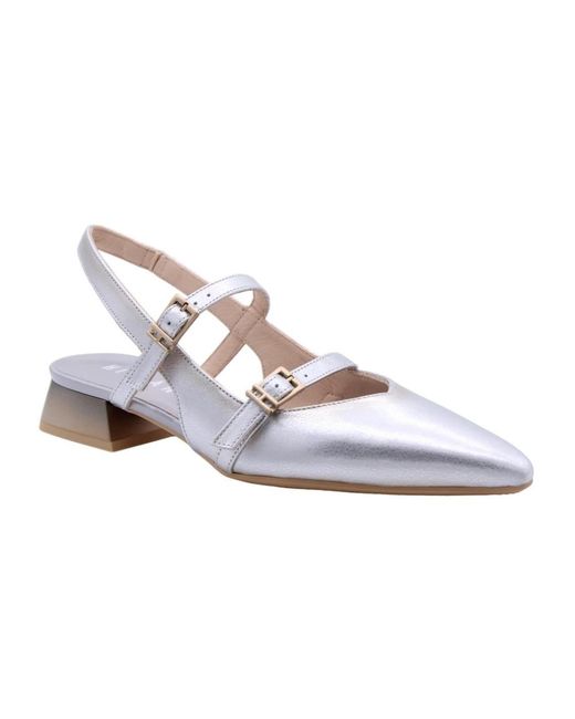 Hispanitas White Pumps