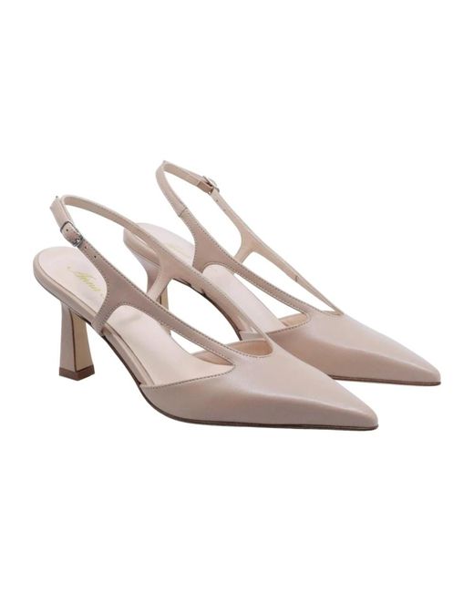Anna F. Pumps in het White