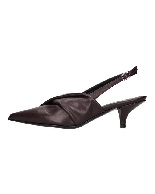 Strategia Brown Pumps