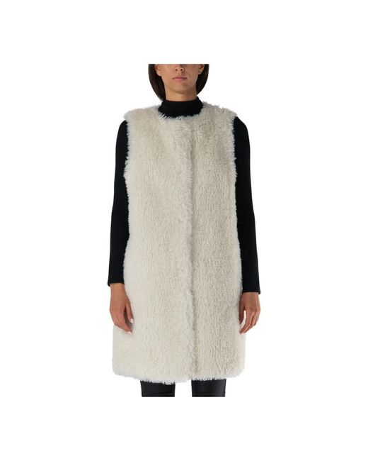Vests di Betta Corradi in Brown