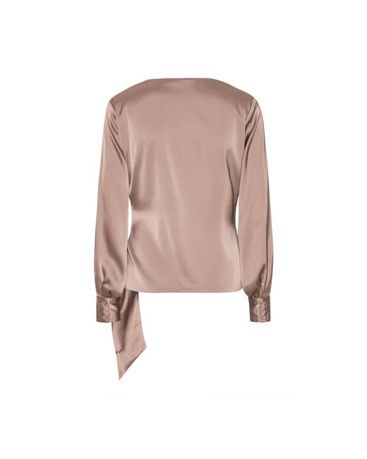 Karmamia Overhemden ,Satijn Elegante Tan Blouse Met Asymmetrische Snit in het Pink