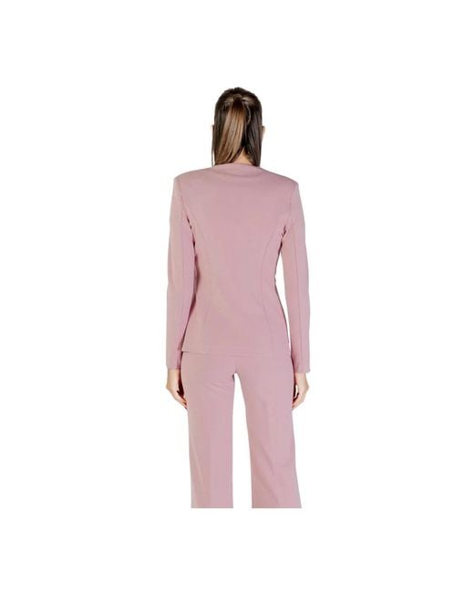 Rinascimento Rhinestone Blazer Met Lange Mouwen En Knoopsluiting in het Pink