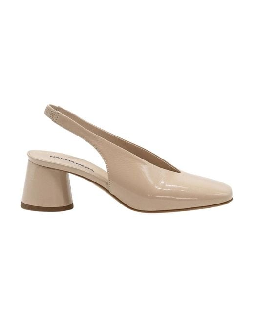 Halmanera White Pumps