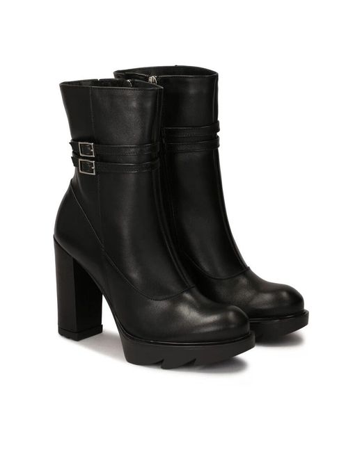 Kazar Black Schwarze Stiefel Auf Einem Pfosten