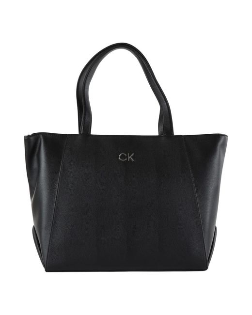 Borsa shopping in ecopelle con placca logo di Calvin Klein in Black