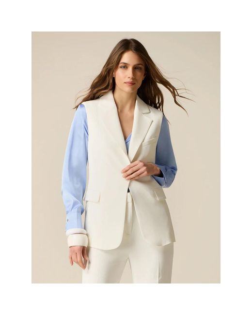 Oltre Getailleerd Gilet in het White