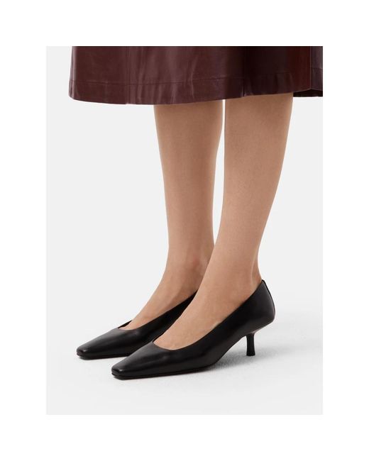 L37 Black Heels