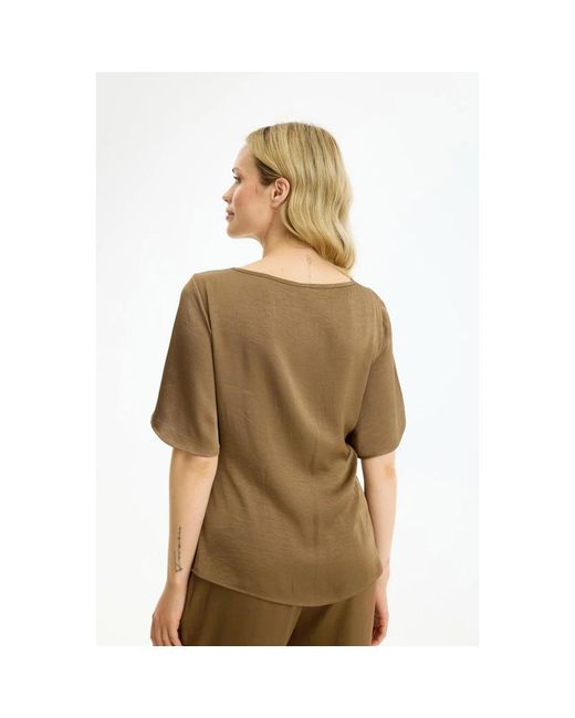 iN FRONT Blouses in het Brown