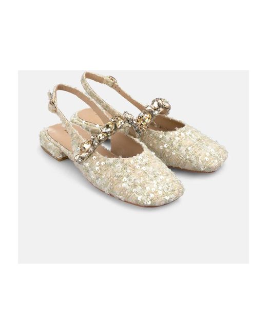 Alma En Pena. Natural Flat Sandals