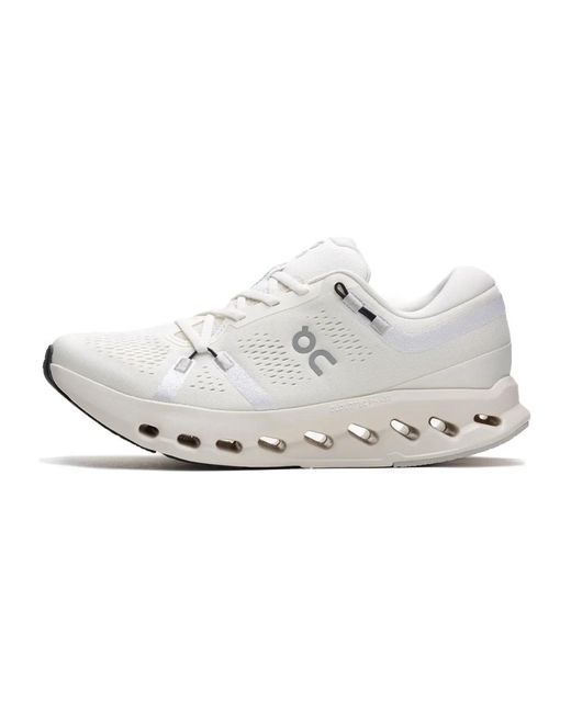 Running Shoes di On Shoes in White