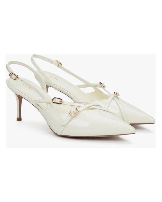 ESTRO White Pumps