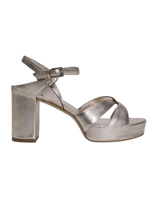 Sandali con tacco alto in pelle metallizzata e cinturino alla caviglia di Roberto Del Carlo in Metallic