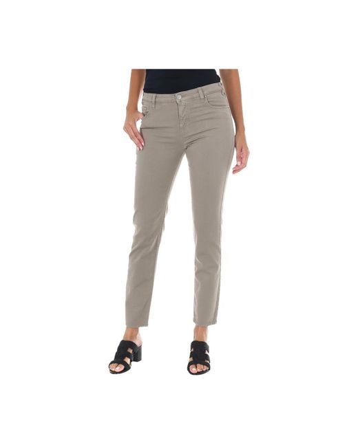 Met Rechte Jeans in het Gray