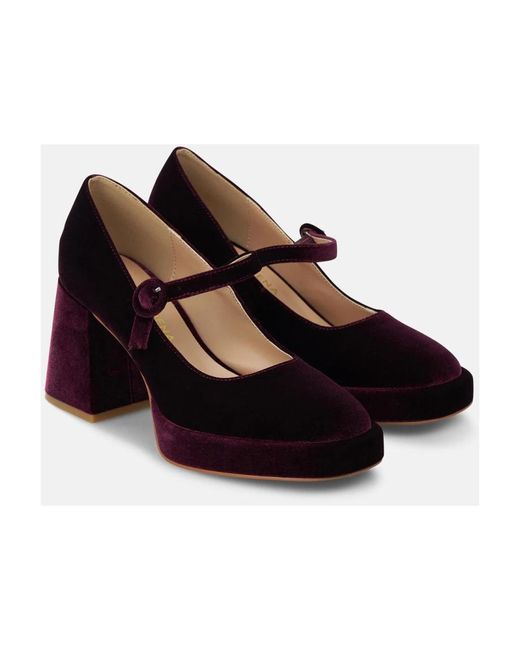 Alma En Pena. Black Pumps
