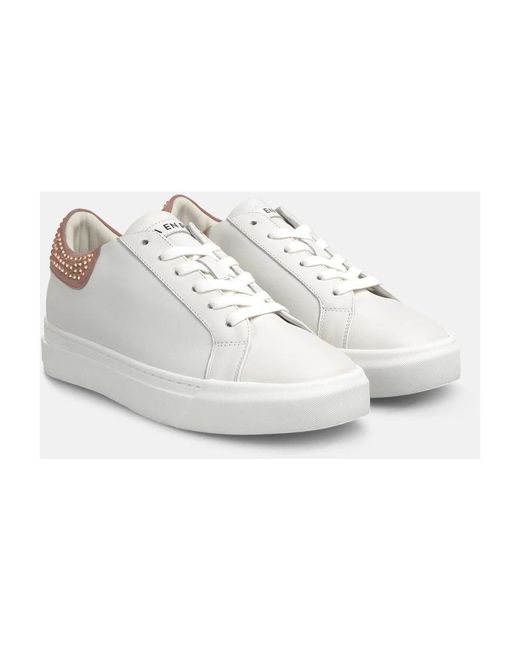 Alma En Pena. White Sneakers