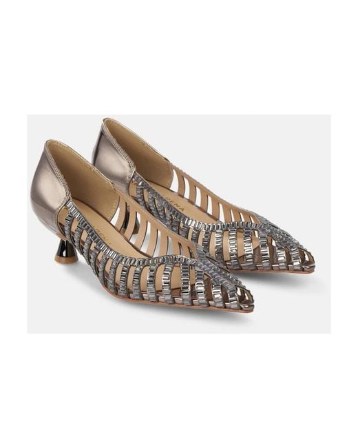 Alma En Pena. Gray Pumps