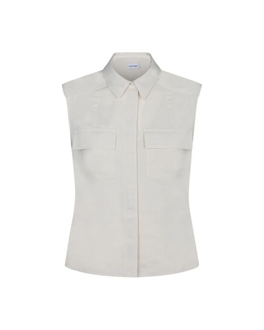 Blusa senza maniche in seta di Calvin Klein in White