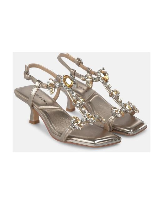 Alma En Pena. Metallic High Heel Sandals