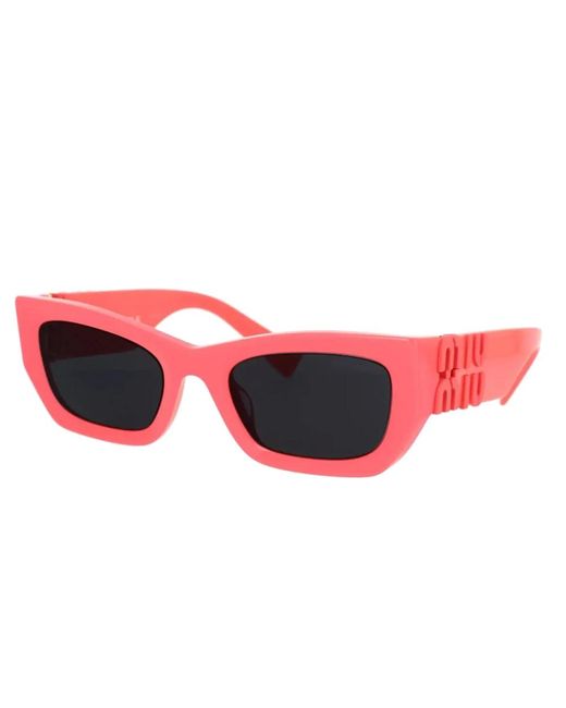 Miu Miu Elegante Rechthoekige Zonnebril Met Oversized Armen in het Red