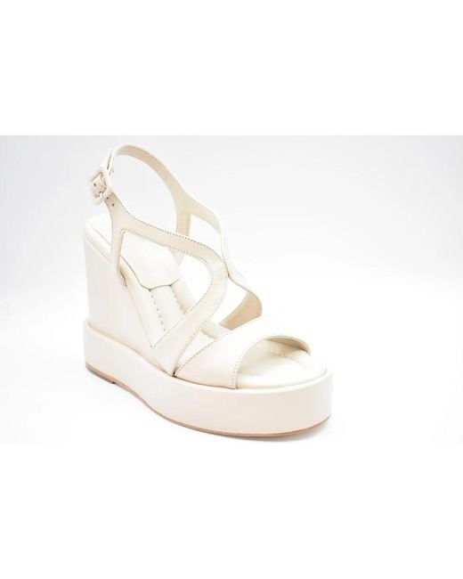 Paloma Barceló Wedges in het White