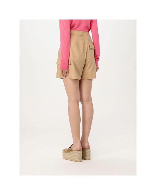 Casual Shorts di Kaos in Pink