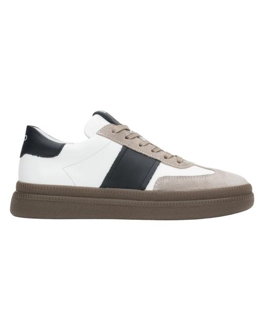 Sneakers di ESTRO in Brown