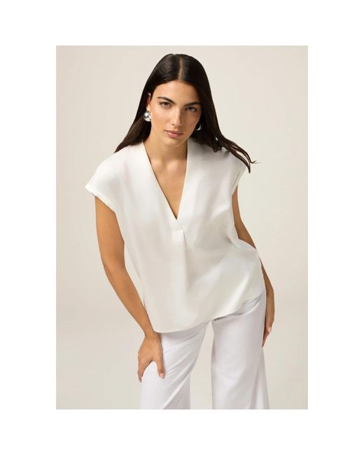 Oltre Overhemden ,Wit ,Katoen T-Shirt Met V-Hals Van Twee Materialen in het White