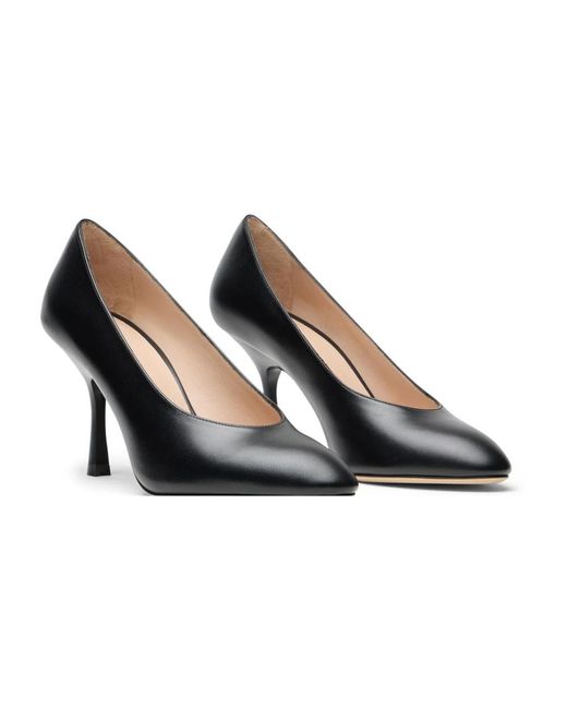 Pumps di Stuart Weitzman in Black