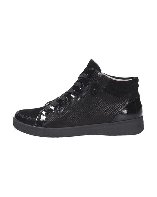 Ara Rom in het Black