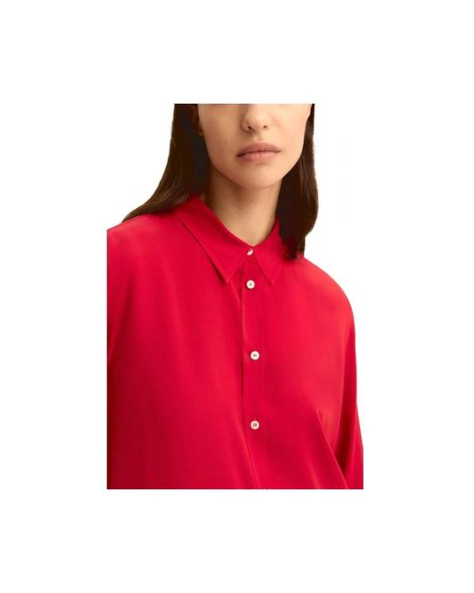 Marella Hemden in het Red